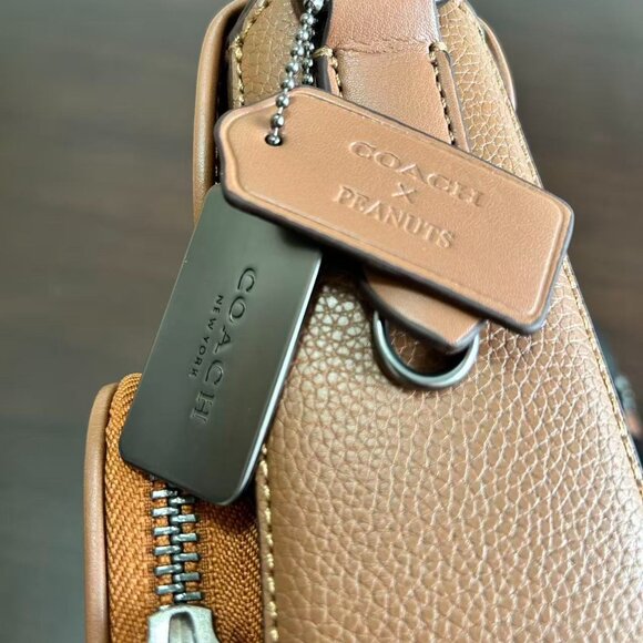 Coach men's Sullivan crossbody bag.Size: 22*20*6cm - Picture 7 of 9